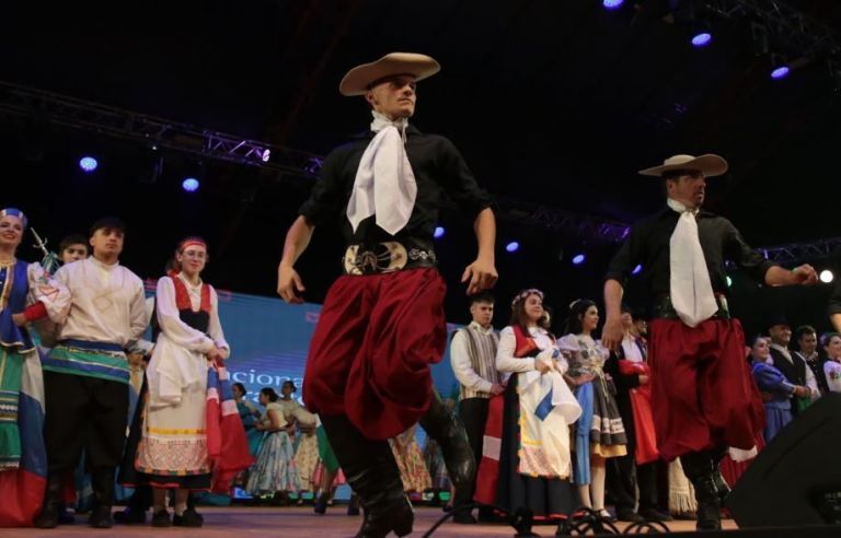 Segunda noche de la Fiesta Nacional del Inmigrante acá podés seguir la