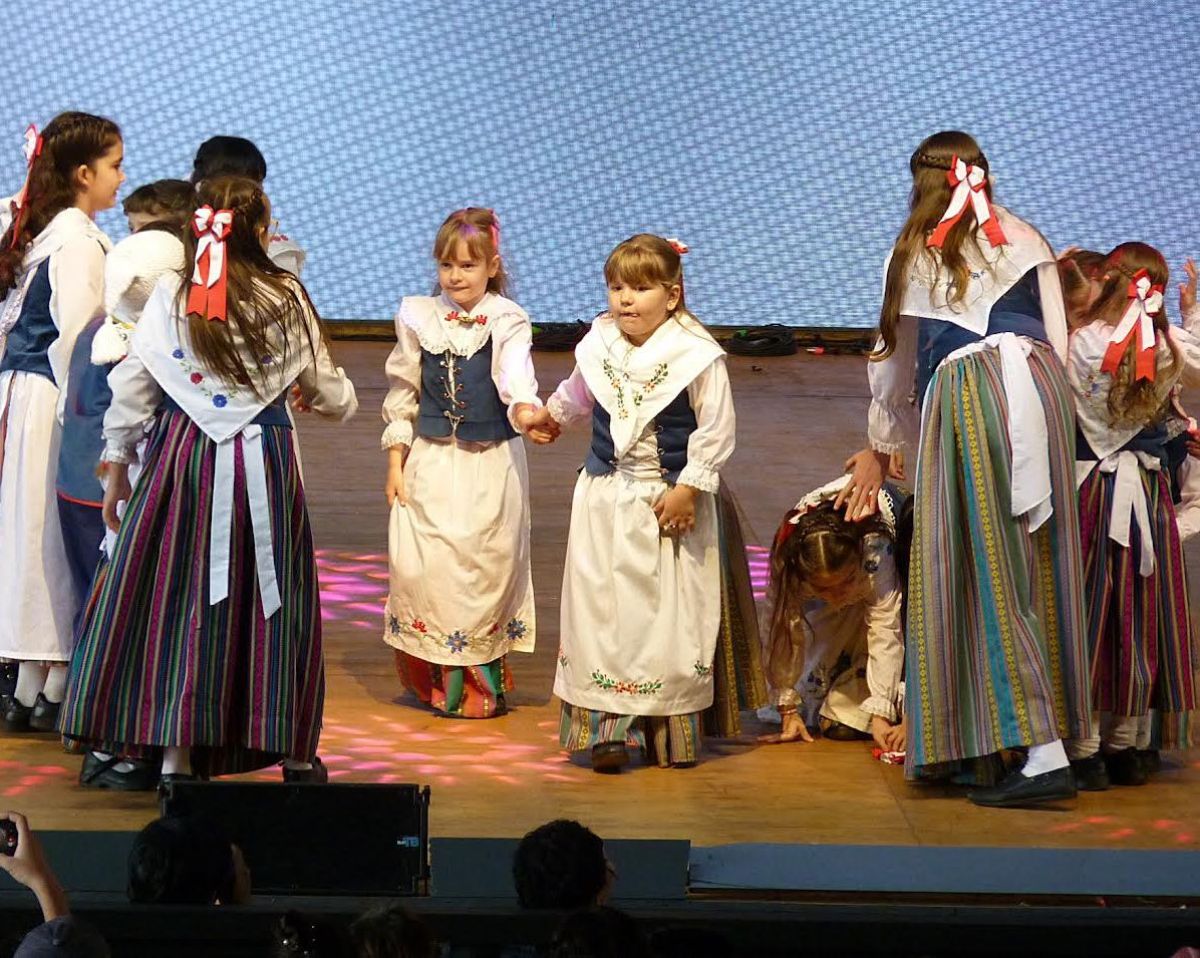 Los niños trajeron el ritmo a la Fiesta nacional del Inmigrante EL