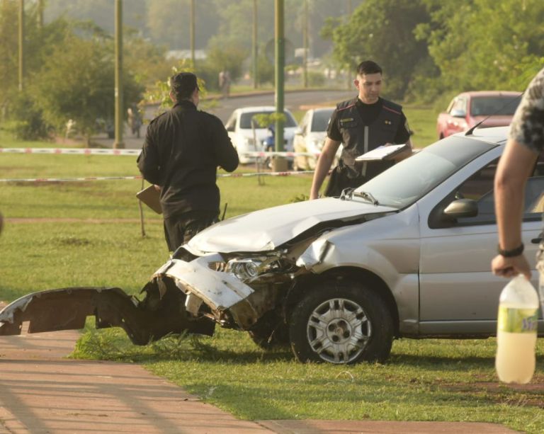 Una mujer falleció tras despistar y caer al arroyo Mártires EL