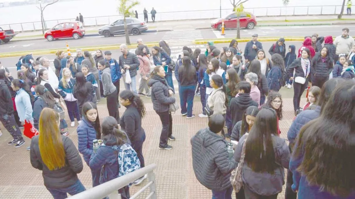 Caminata solidaria junto al Instituto Goyena