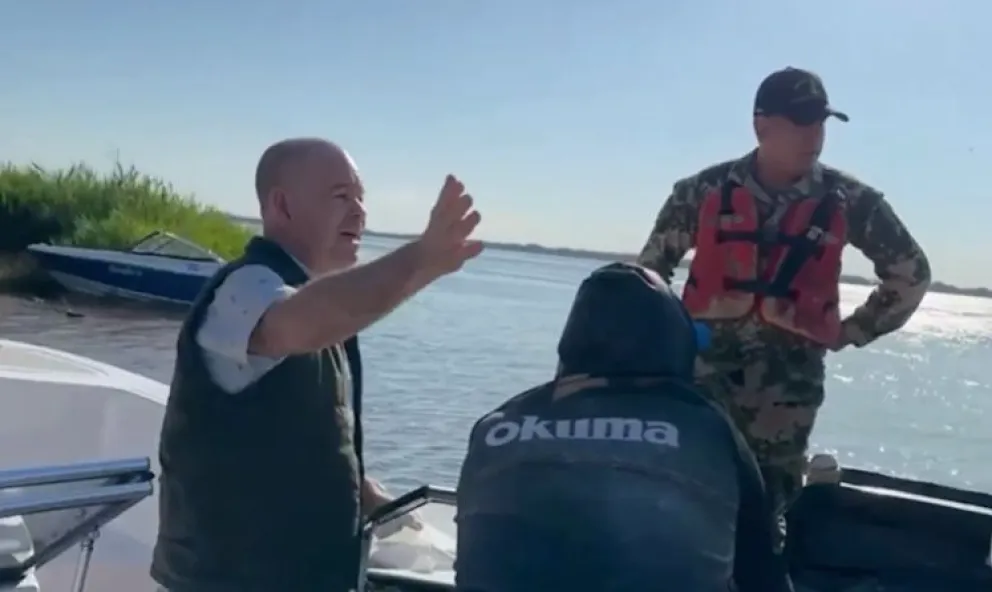 Habló el guía de la lancha abordada por la armada paraguaya: “Nos intimidaron con armas y tuve miedo”
