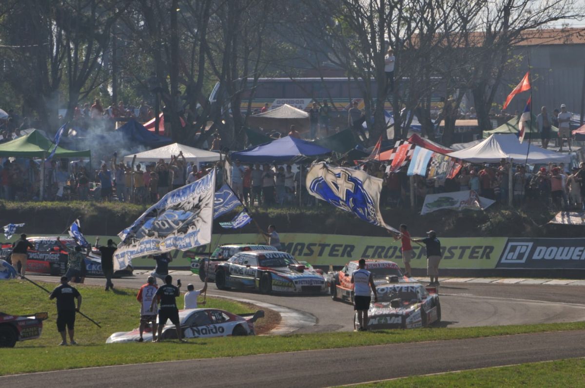Werner desató la locura de los hinchas de Ford en Posadas Werner desató la locura de los hinchas de Ford en Posadas