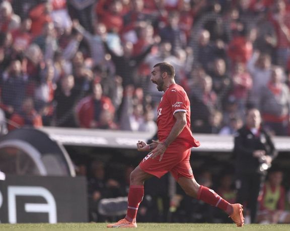 Independiente logró un triunfo clave por 1-0 ante Huracán y se despegó de la zona baja de la tabla