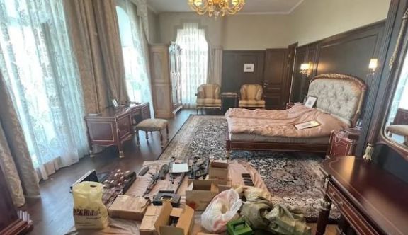 Las autoridades rusas allanaron la mansión de Prigozhin: encontraron dinero en efectivo, oro, armas y pelucas