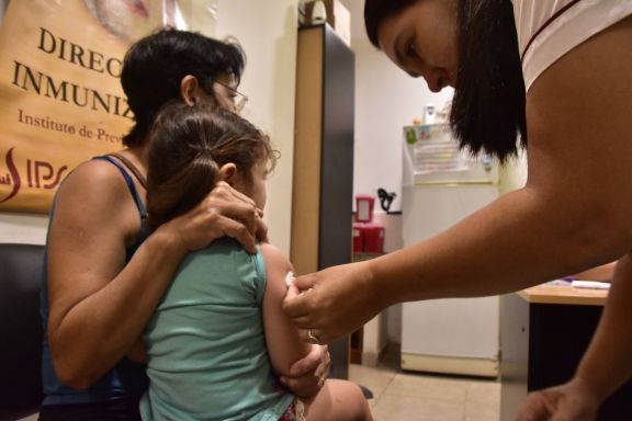 Cofesa acordó estimular la vacunación antigripal y anticovid en los grupos de riesgo