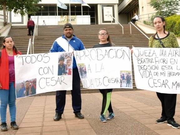 Contrareloj: mientras intentan evitar el deterioro de Cesar Maman la Justicia apura su trasplante