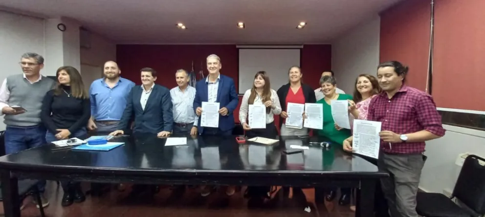 Gremios y Educación firmaron nuevo acuerdo salarial docente