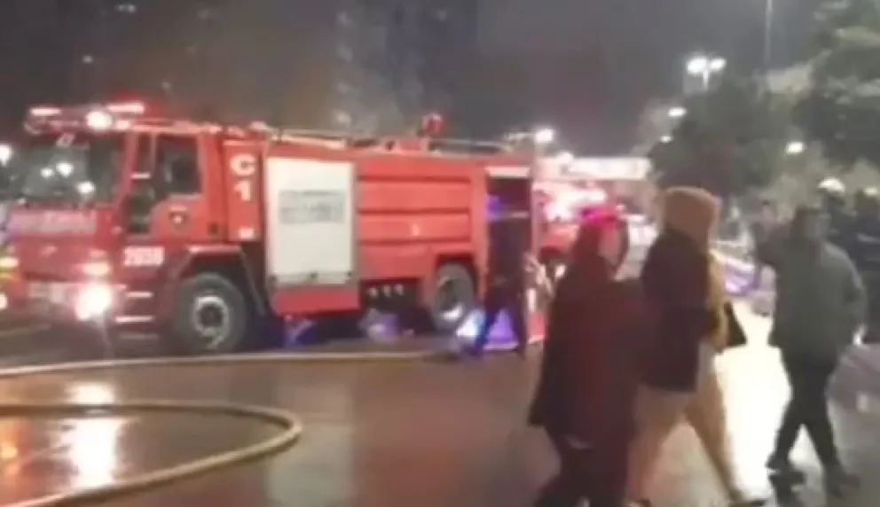 Incendio en un edificio de Villa Lugano: dos menores sufrieron paros cardíacos por inhalación de humo