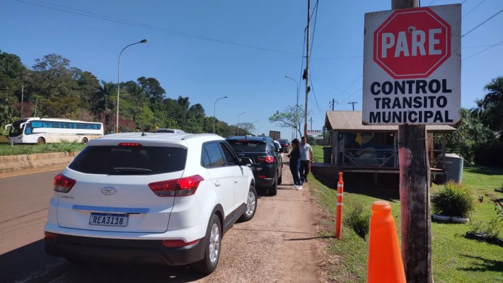 El cobro de la tasa ecoturística genera largas filas en el acceso a Iguazú