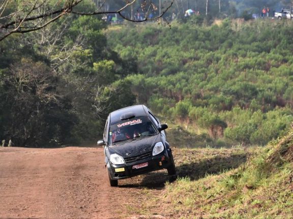 La dupla Vidal Rodríguez - Zugasti ganó la primera etapa del rally en San Javier