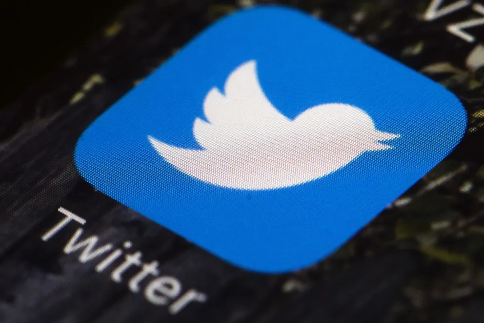 Musk dice que Twitter cambiará su logo de pájaro por una X