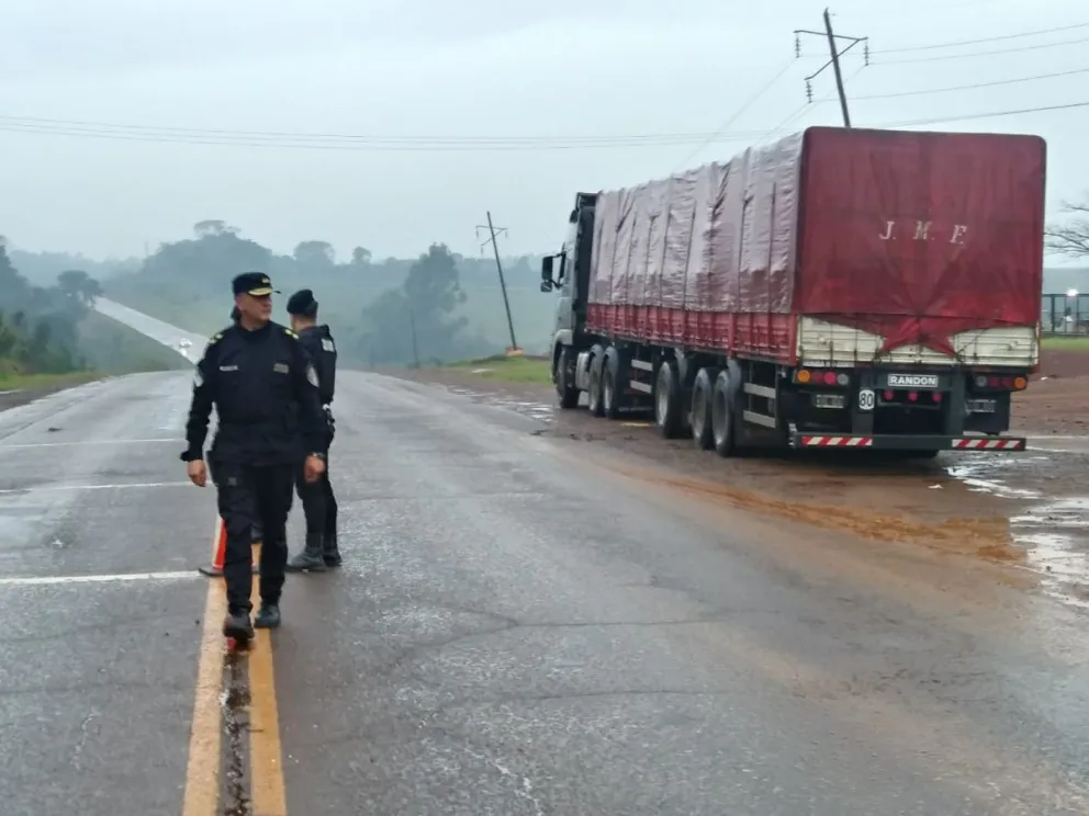 Camionero que llevaba soja intentó coimear a policías en San Vicente