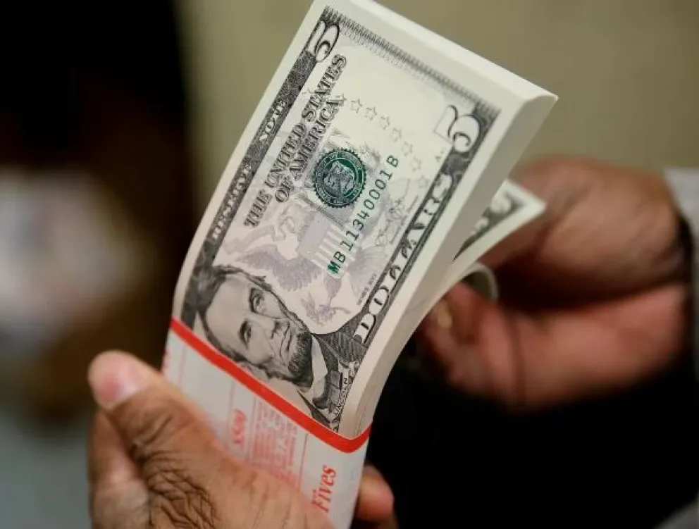 El dólar volvió a romper un techo histórico y cotizó a $730