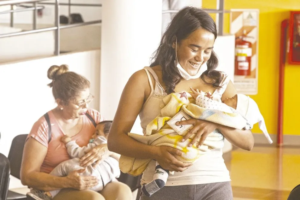 Especialistas proponen que licencias por maternidad sean de seis meses