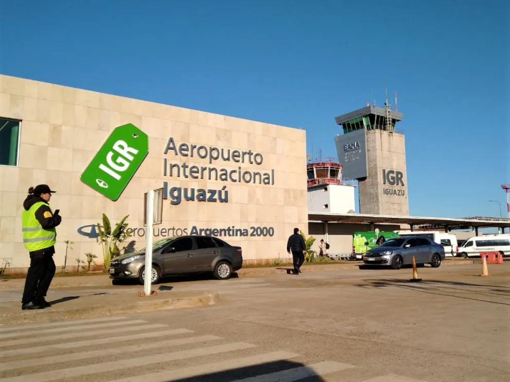 Con paneles solares reemplazarán los grupos electrógenos a combustión en el aeropuerto de Iguazú