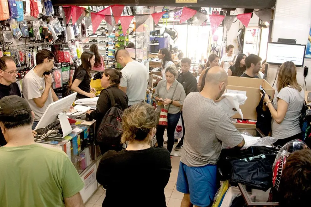 El Black Friday en Posadas comenzó con gran movimiento de compradores