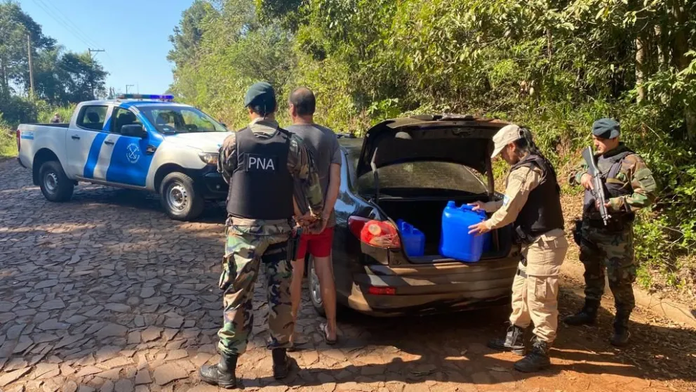 Puerto Rico: detuvieron a un hombre que transportaba 60 litros de cocaína en su vehículo 