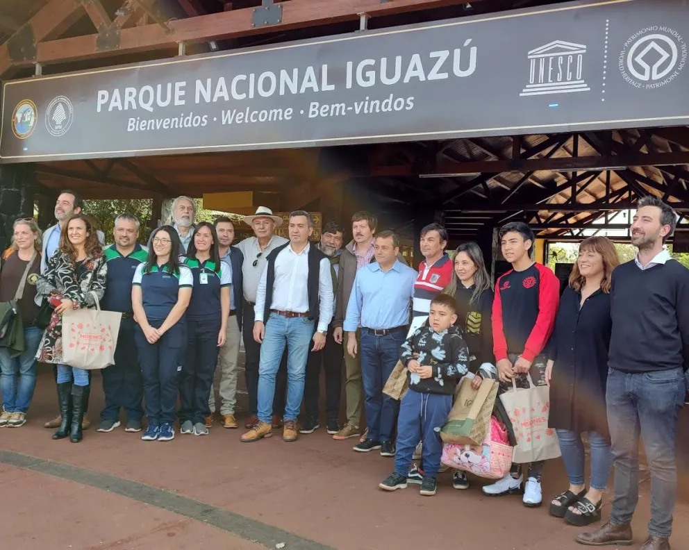 Cataratas: Herrera Ahuad y otros funcionarios recibirán este martes al turista un millón 