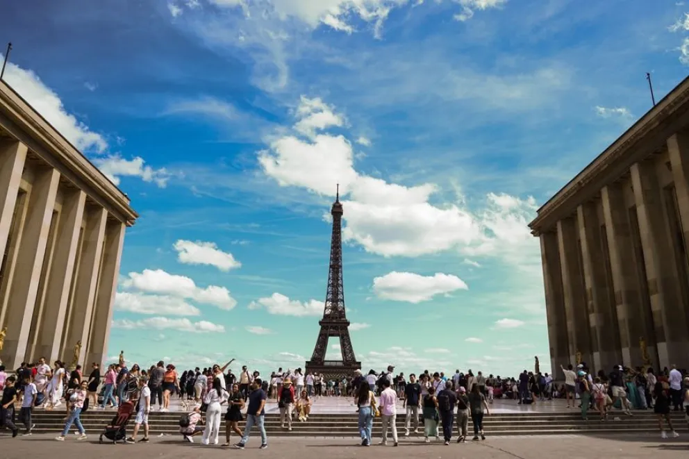  Evacuaron la Torre Eiffel por una amenaza de bomba 