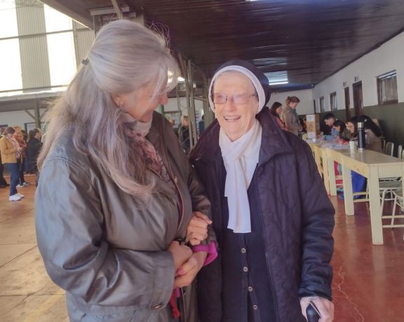 A sus 92 años la hermana Rosa Seuchuk se acercó a emitir su voto