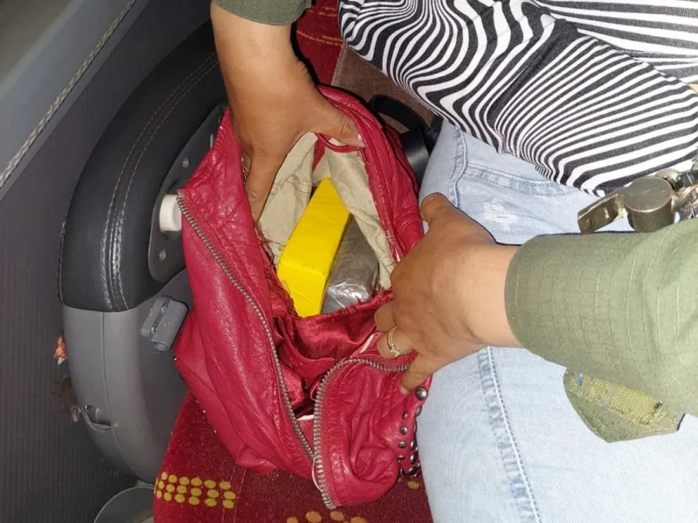 De Posadas a Rosario con más de 4 kilos de cocaína entre sus ropas: una mujer detenida