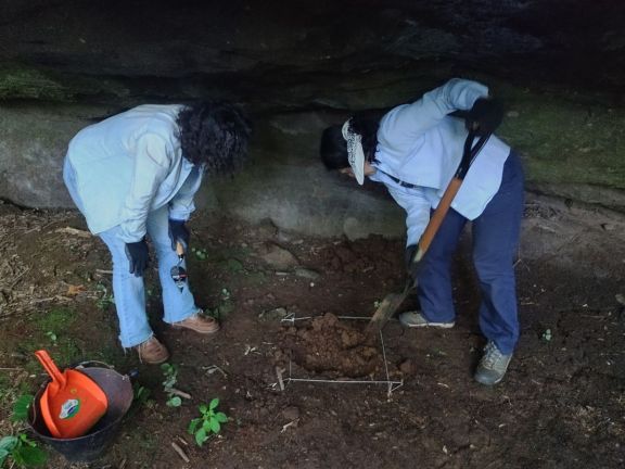 Hallan material arqueológico de una ocupación humana prehispánica en Garuhapé