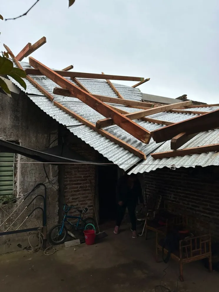 Fuerte temporal destechó casas en Santo Tomé 