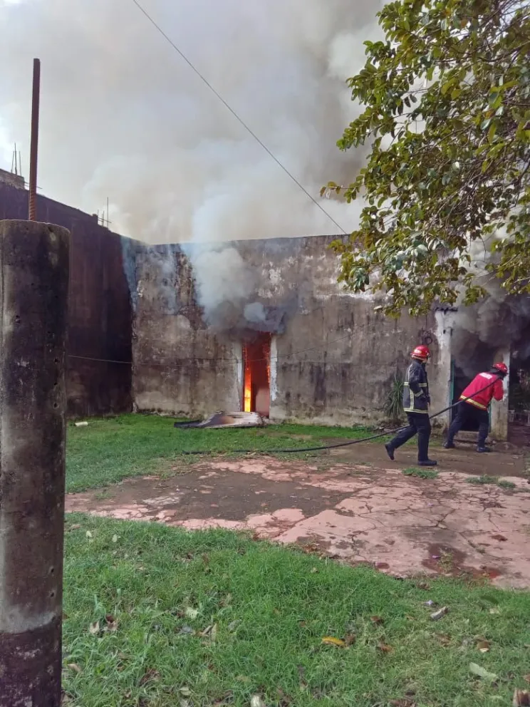Madre e hija sufrieron quemaduras al incendiarse su casa en Garupá