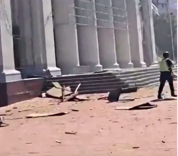 Rusia bombardeó una universidad y un teatro en la ciudad ucraniana de Chernihiv
