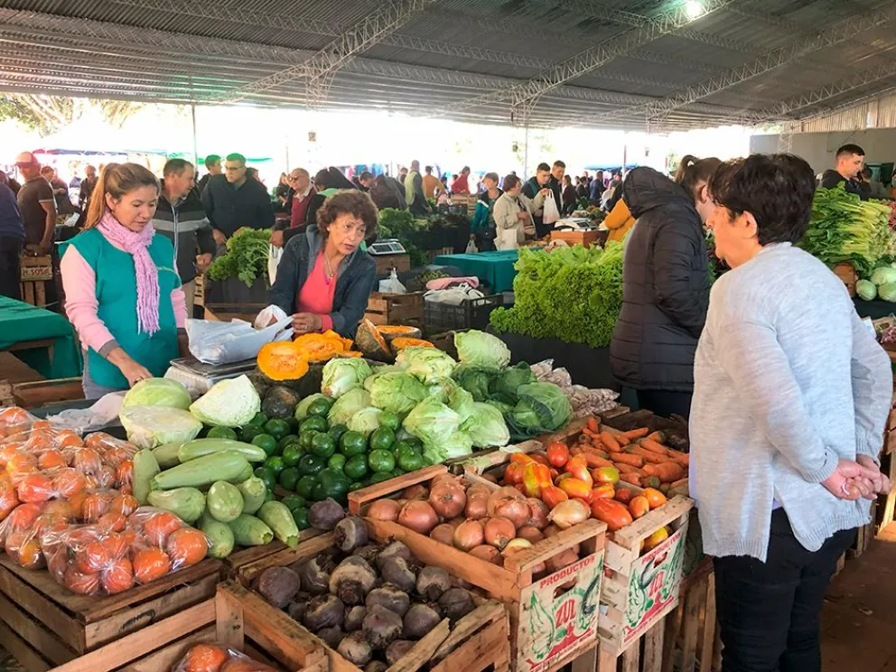 Feriantes mantienen precios de frutas y verduras a fin de sostener la demanda