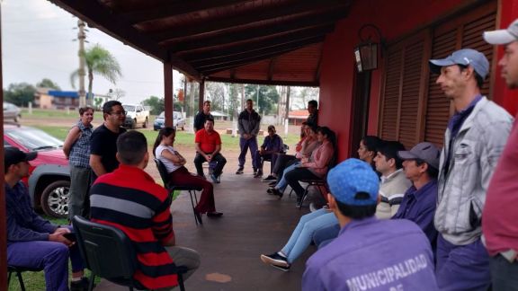 Municipales de Pozo Azul continúan en huelga en reclamo de mejoras salariales