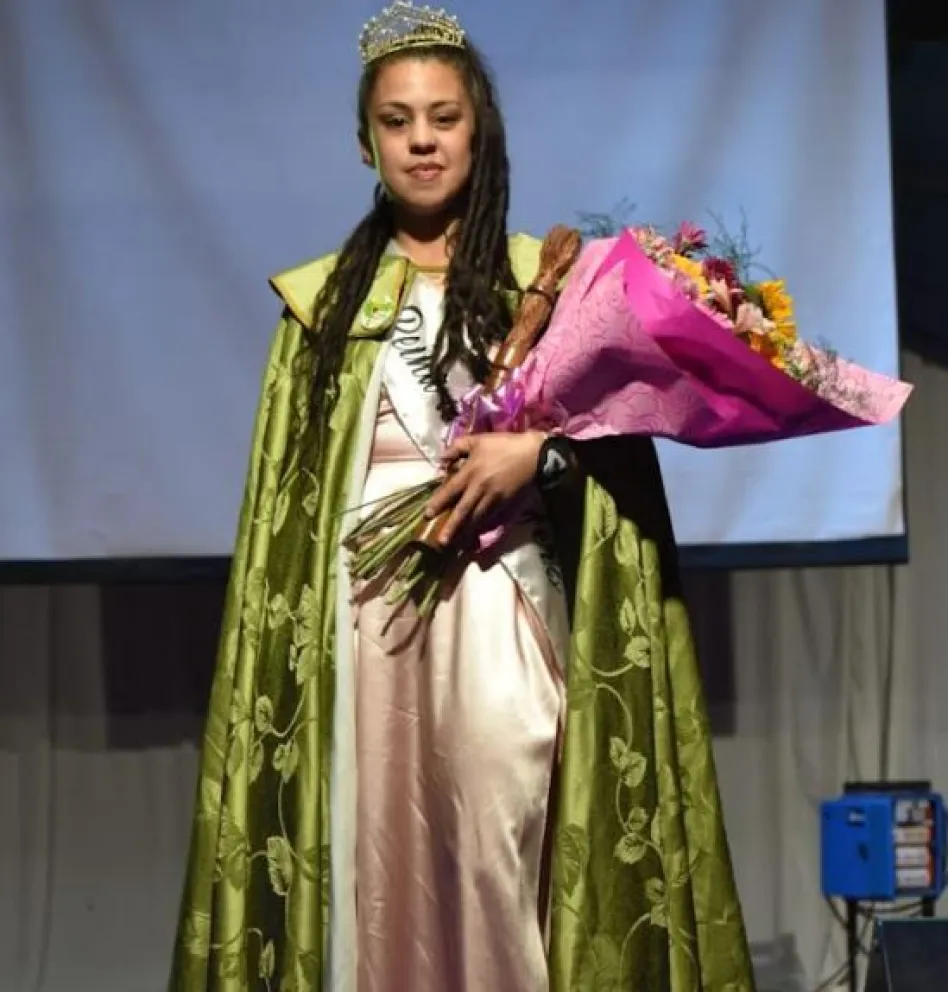 Celeste Suárez fue electa reina del Tarefero en Guaraypó
