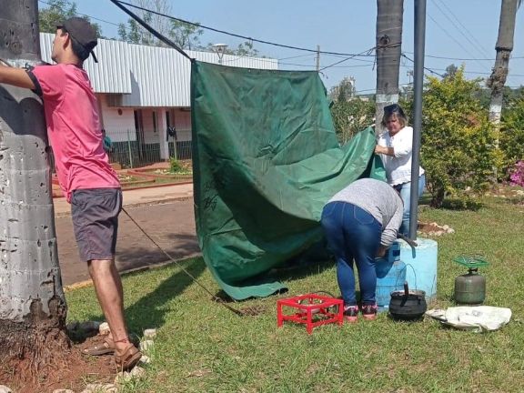 Puerto Piray: vecinos acampan reclamando por el ingreso del colectivo interurbano al casco céntrico