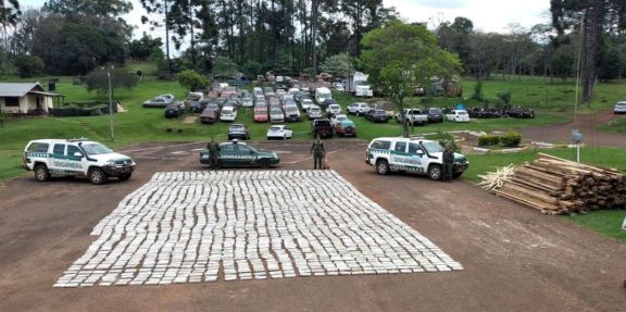 San Pedro: la droga oculta en las vigas de pino superó las dos toneladas San Pedro: la droga oculta en las vigas de pino superó las dos toneladas