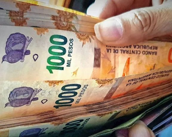 Agustín Gómez sobre el bono de 60 mil: “es para ayudar a paliar la situación de los trabajadores” Agustín Gómez sobre el bono de 60 mil: “es para ayudar a paliar la situación de los trabajadores”