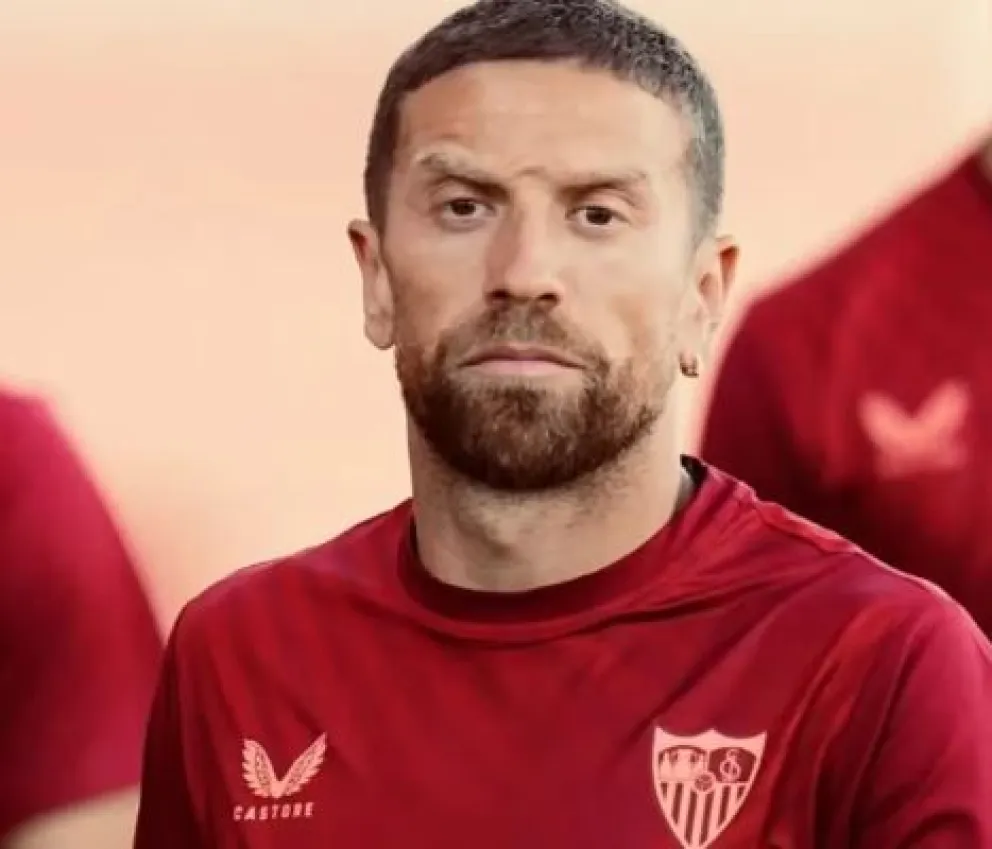 Otro golpe a la carrera del Papu Gómez: rescindió con Sevilla y no tiene club