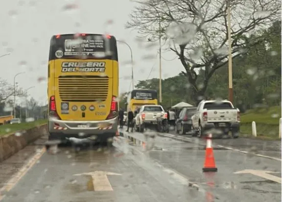 Iguazú: pese al fallo de la Justicia, la municipalidad volvió a retener las unidades de Crucero del Norte