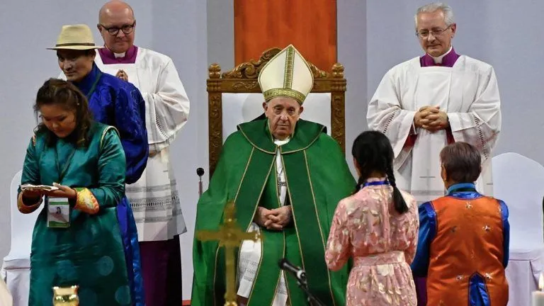 En Mongolia, Francisco llamó a las religiones a rechazar la violencia y renovó gestos a China