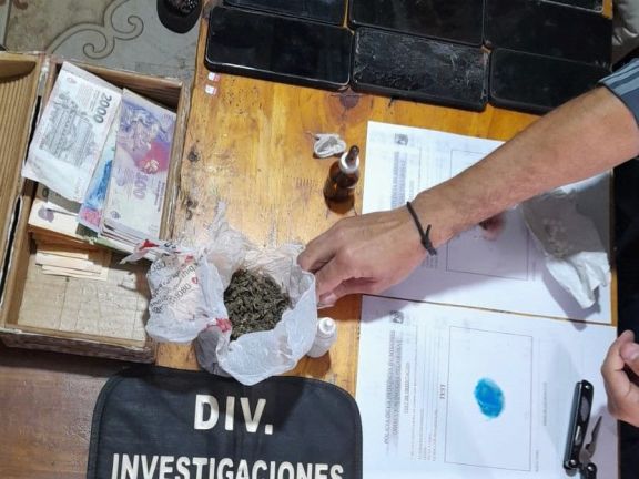 Narcokiosquera condenada dos veces fue detenida con cocaína y éxtasis en su casa de Garupá