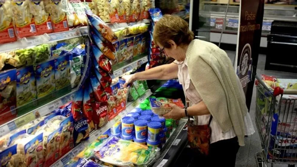 En cuanto a los alimentos y bebidas, los comercios indicaron una fuerte caída del consumo. //Foto: imagen referencial.