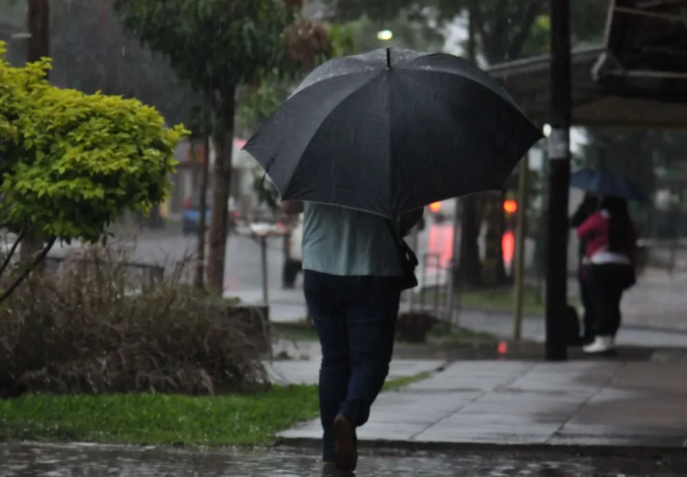 Rige una advertencia por tormentas fuertes con lluvias intensas