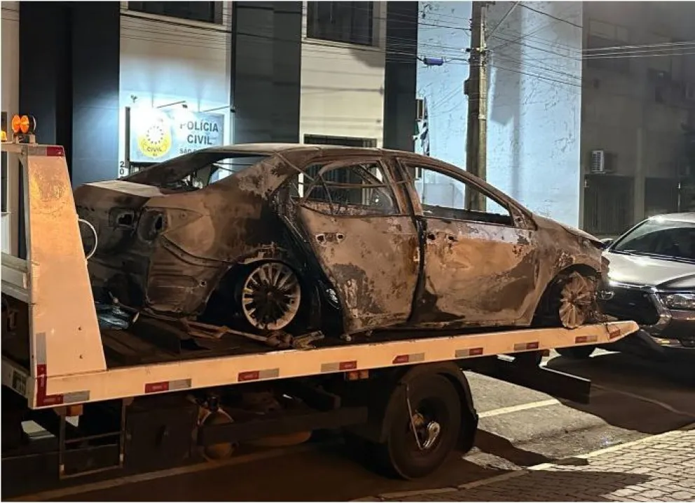 El auto de Eike apareció incendiado y ahora se encuentra prófugo en Brasil