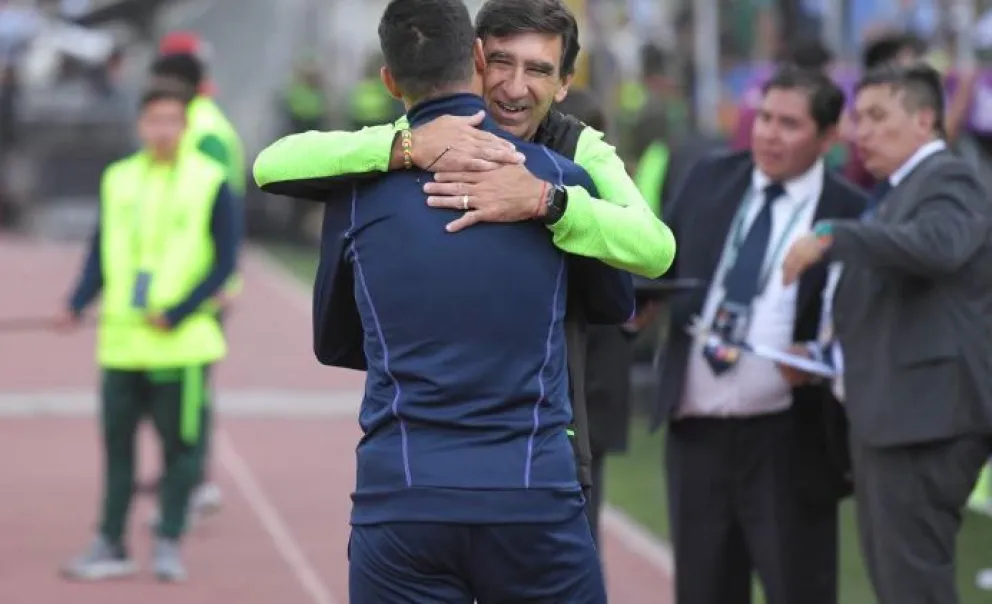 El técnico de Bolivia admitió el baile de Argentina y le pidió perdón a la gente
