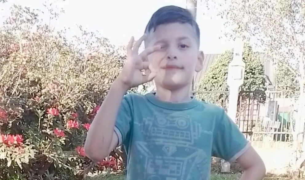 La felicidad de Santino: ya tiene su audífono y aguarda un implante coclear para poder escuchar mejor