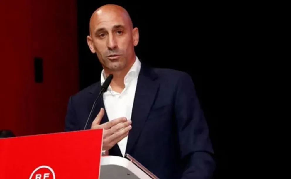 Rubiales no podrá acercarse a 200 metros de Hermoso ni comunicarse con ella