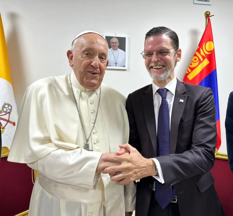 Francisco recibió en Mongolia al embajador argentino en China, Sabino Vaca Narvaja