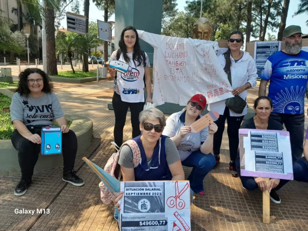 Marcha y panfleteada de docentes en Oberá