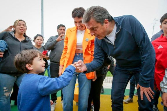 Massa pidió a estudiantes rebelarse para defender la universidad pública