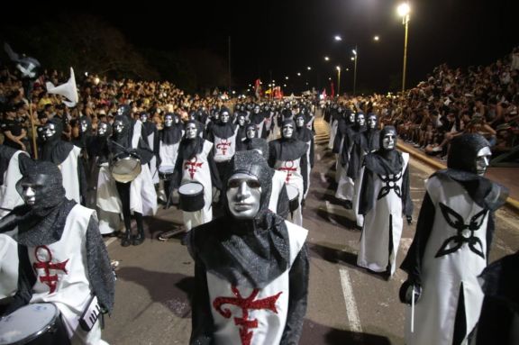 La Estudiantina posadeña brilla con todo su esplendor