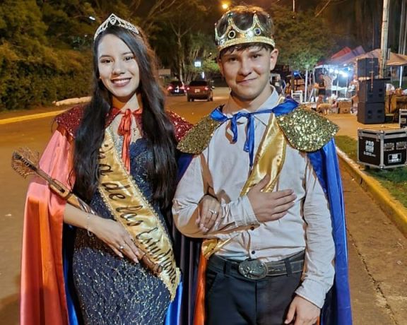 Aristóbulo del Valle eligió a la Reina y el Rey de los estudiantes 